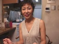 還暦過ぎた性欲旺盛な貧乳熟女がAV撮影で新たな快楽に感じまくる高齢熟女無修正動画