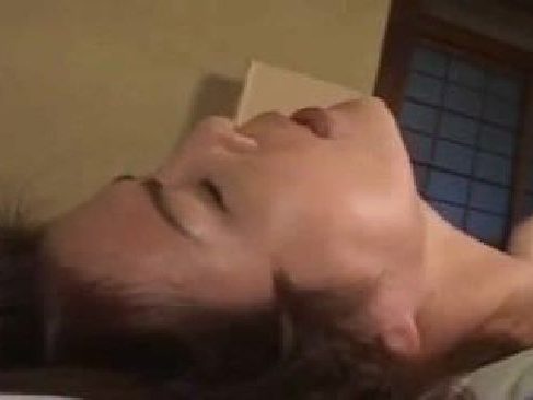 豊満熟女やスレンダー熟女のおばさんが息子と近親相姦セックスする高画質な無修正おばさん動画